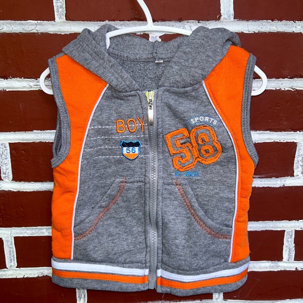 Hooded zippered sleeveless sweat vest | size 24m
